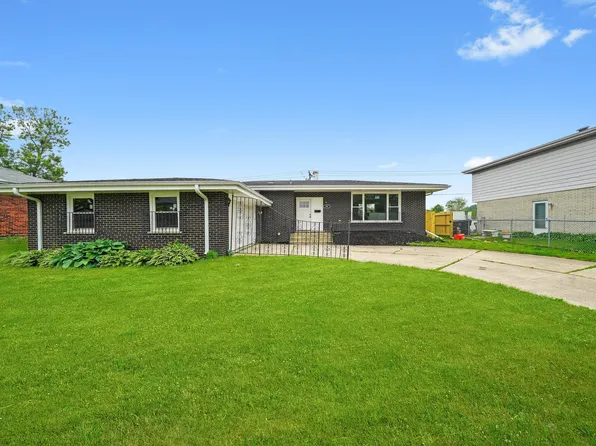 243 S Walnut St, Glenwood, IL 60425