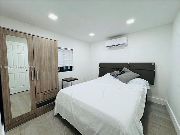5th image of 520 NW 45th St #2