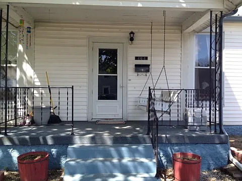 404 E Franklin St photo 1