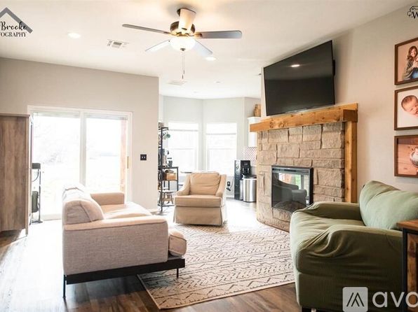1035 City View Dr