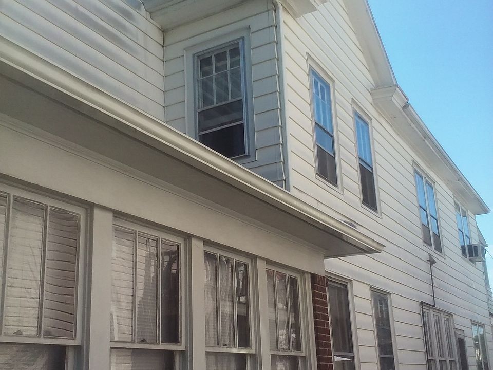 2nd image of 217 Spruce St