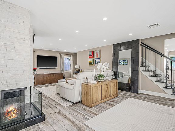 5th image of 2115 Randall Avenue