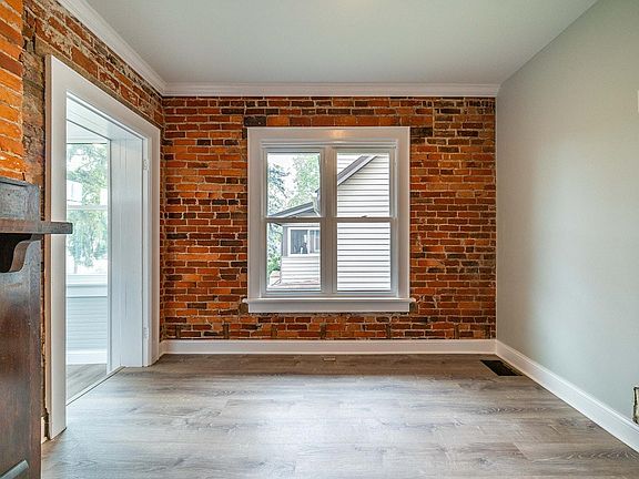 3rd image of 388 Fairwood Ave