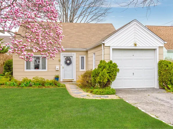 3 Corchaug Ave, Port Washington, NY 11050