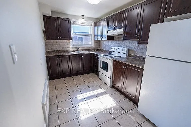 143 Westchester Cres #12 — Photo 3