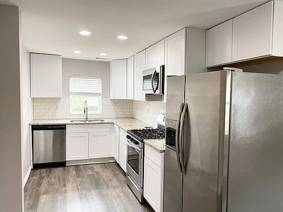 3rd image of 1125 Armstrong Ave