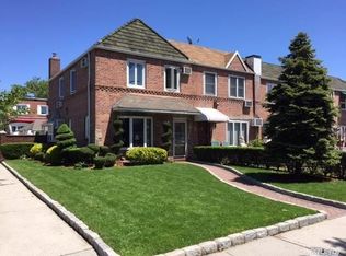 6201 79th St, Middle Village, NY 11379