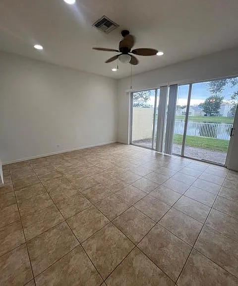 130 Newberry Ln — Photo 4