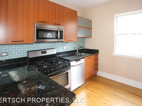 5th image of 2457 W Sunnyside Ave #2