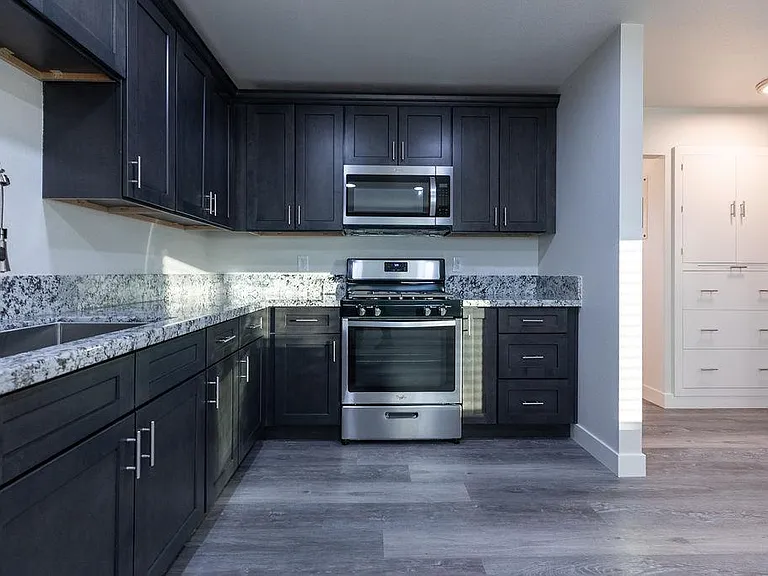 810 N Fairview St — Photo 3