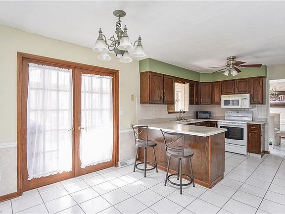 2nd image of 617 Angiline Dr