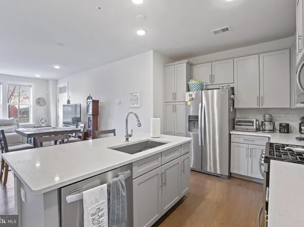 13334 Arrowbrook Centre Dr, Herndon, VA 20171