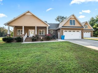 492 Whispering Winds Dr, Manchester, TN 37355
