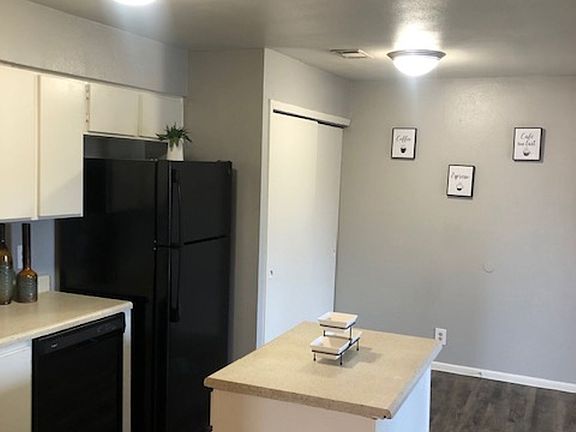 3rd image of 1230 North St #836