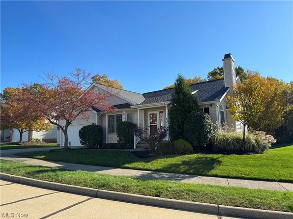 122 Chimney Rdg #49, Chardon, OH 44024