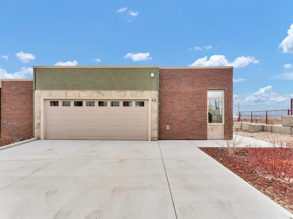 42 SW Palisades Ln NE, Medicine Hat, AB T1C 2B4