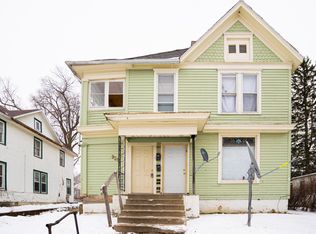 821-823 S Carroll Ave, Freeport, IL 61032