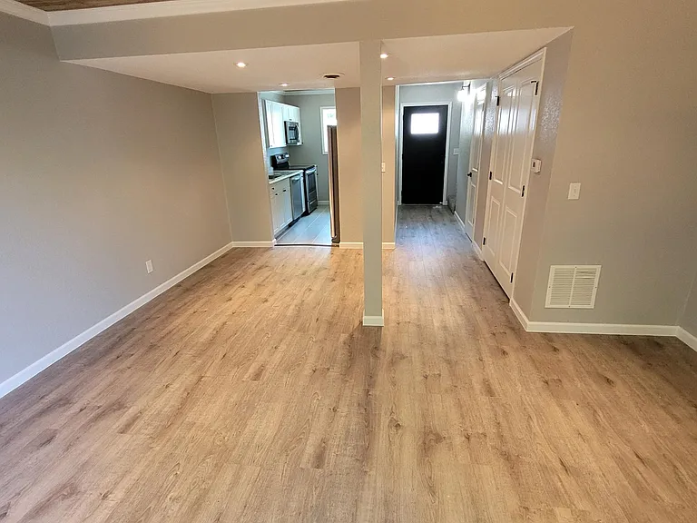 219 E 4th St #219 — Photo 5