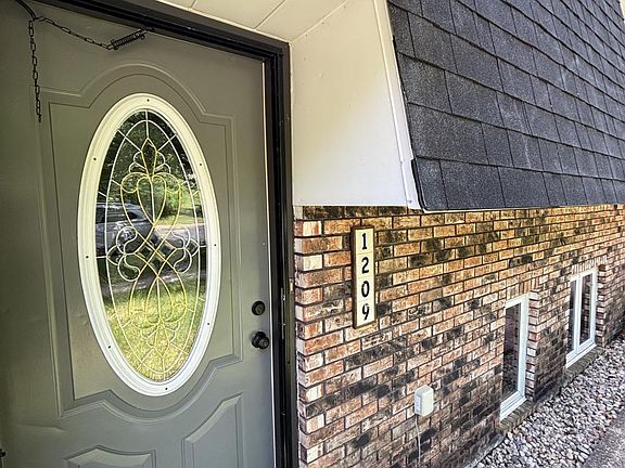 2nd image of 1209 Augusta Ave #1209