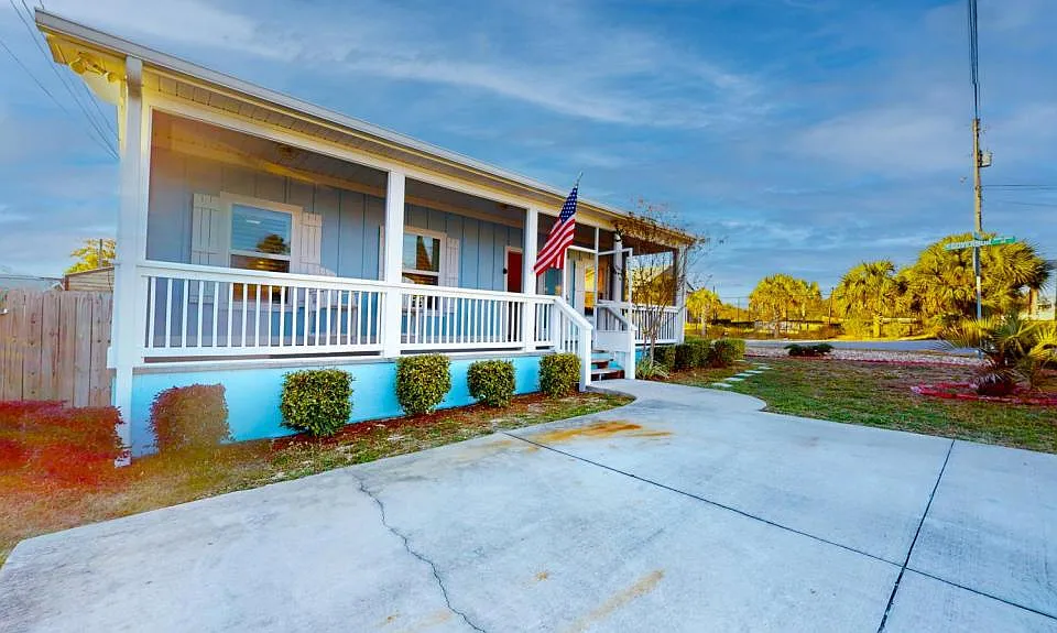 325 Governor Dr