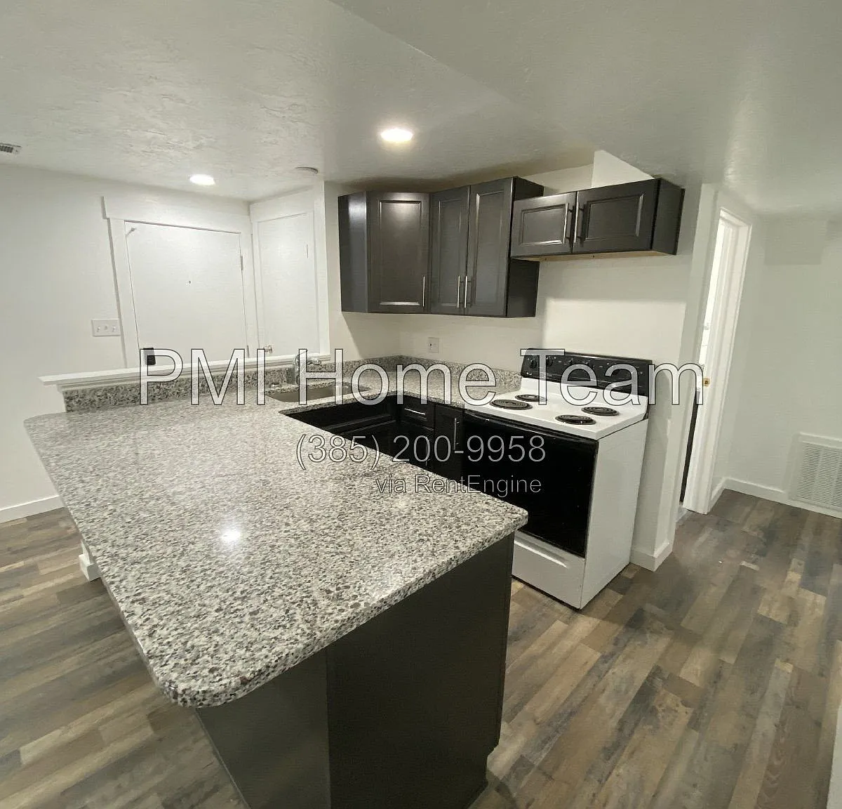 3 bed, 2.0 bath, 1200 sqft, $1,800 — Photo 3