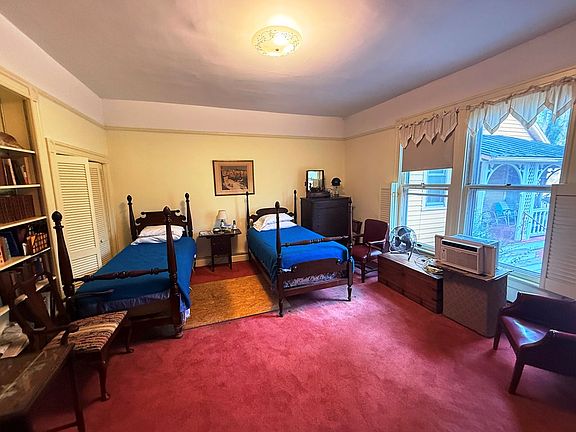 26th image of 117 Reid St