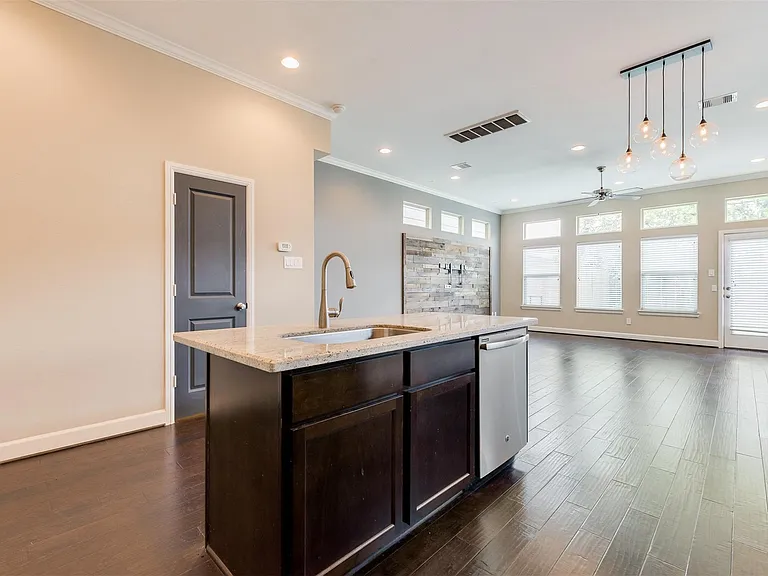 5807 Larkin St — Photo 4