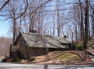 16 David Ln, Pawling, NY 12564