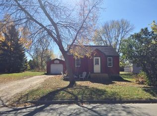 375 Harriet St, Spicer, MN 56288