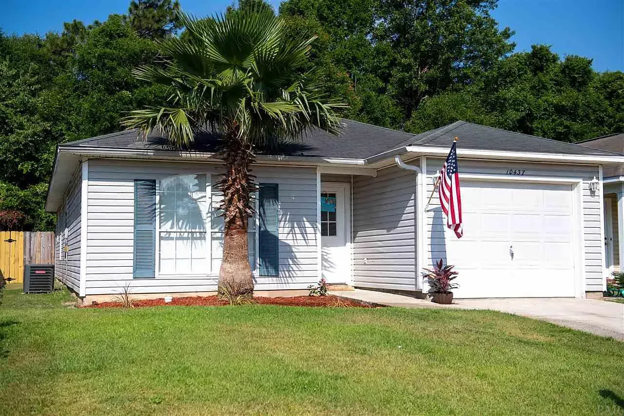 3 bed, 1352 sqft, $1,750 — Photo 1