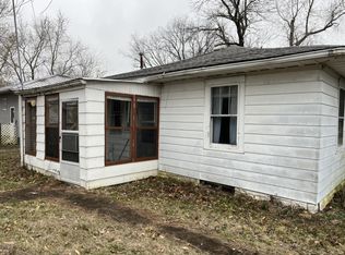 802 S Emma St, Christopher, IL 62822