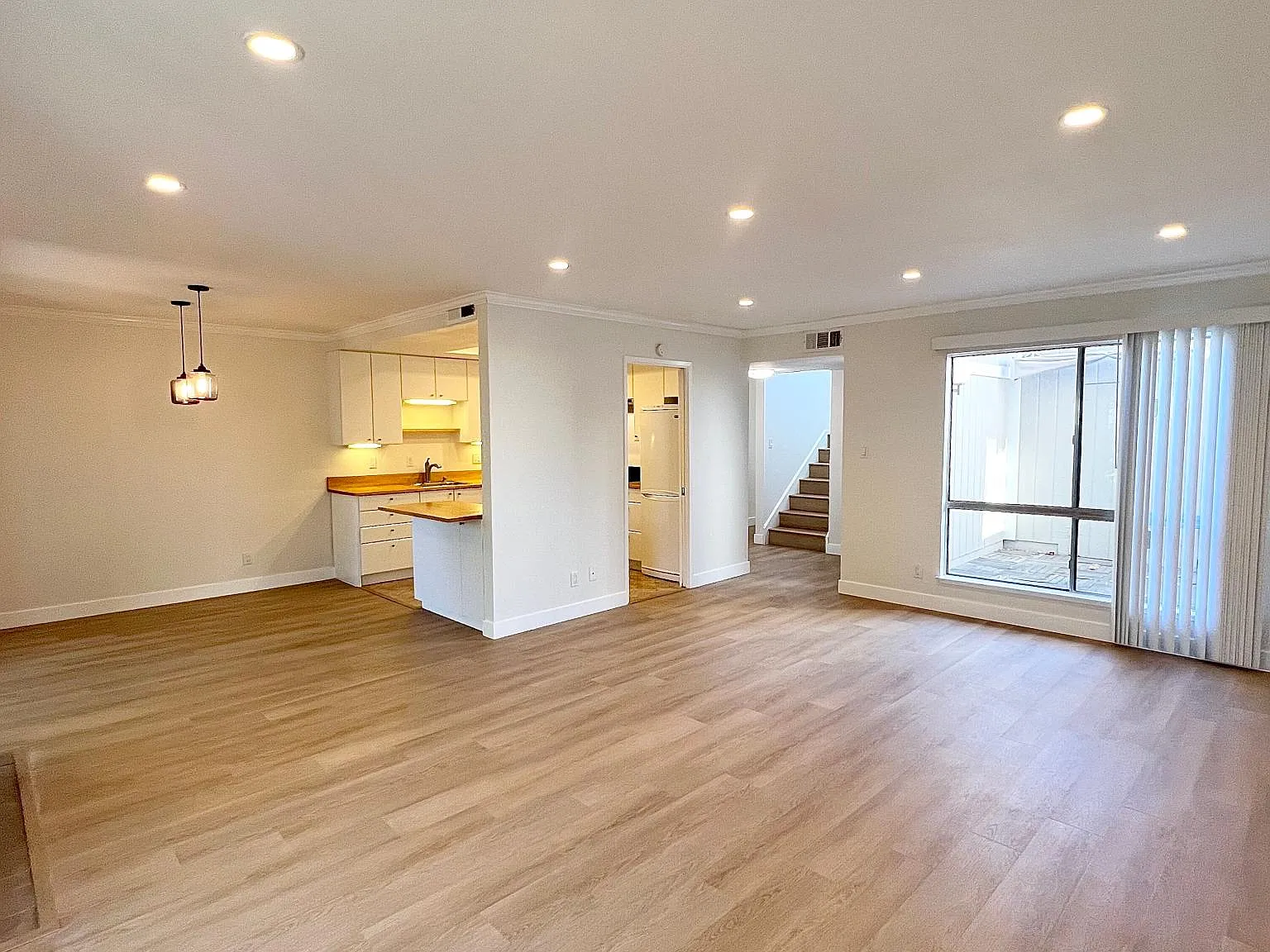 2 bed, 1.5 bath, 1320 sqft, $4,500 — Photo 2