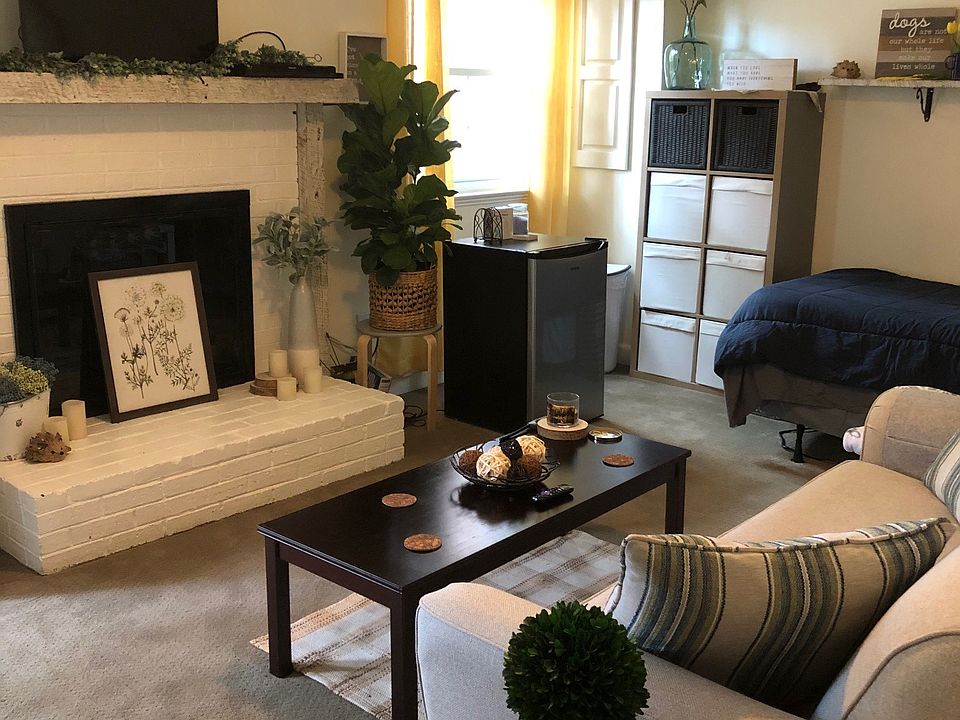 1st image of 4185 University Dr #3