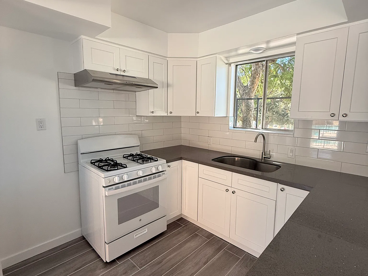 1 bed, $1,695 — Photo 4