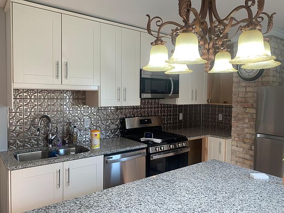 3rd image of 952 26th Ave NE #2