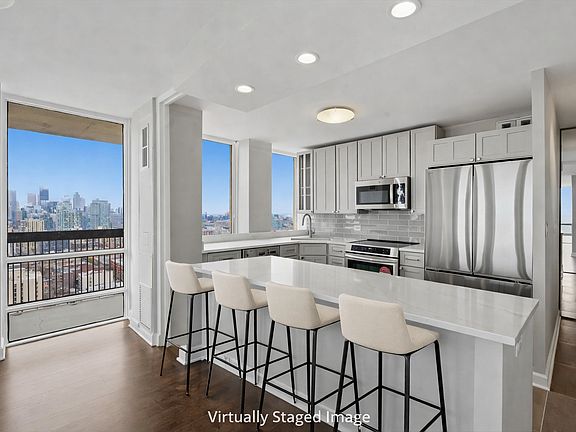 4th image of 1660 N La Salle St #3501