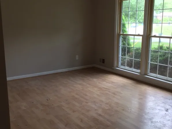 205 S Evergreen Rd, Woodland Hills, KY 40243