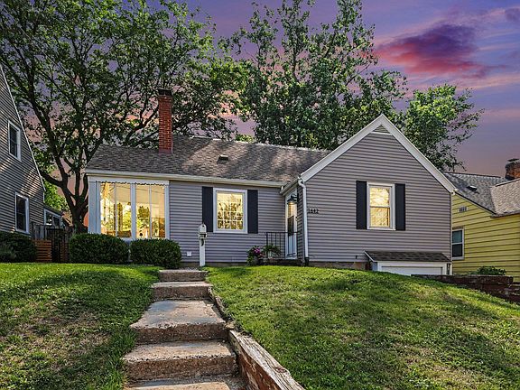 4th image of 1642 Margaret Ave SE