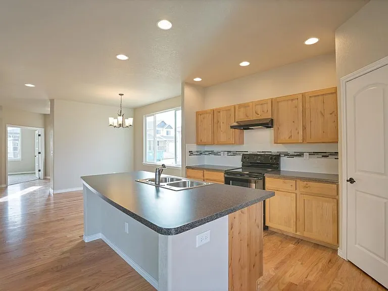 1525 Heirloom Dr — Photo 21