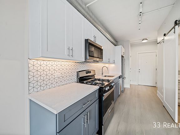 4th image of 2845 W Belden Ave #504