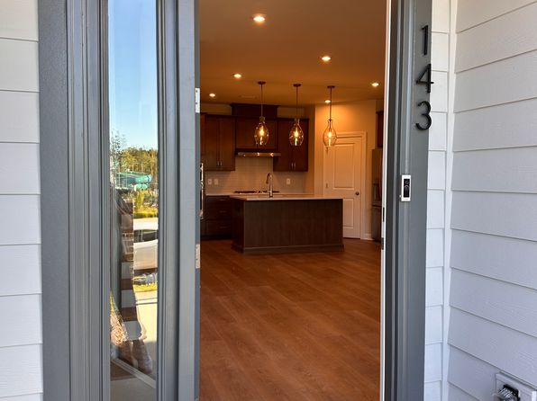 143 Parkland Dr