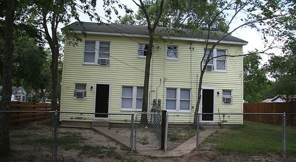 814 Banks back yards