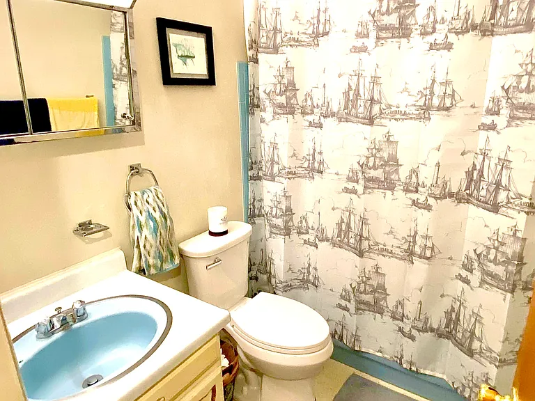 Bathroom w/ bathtub + shower