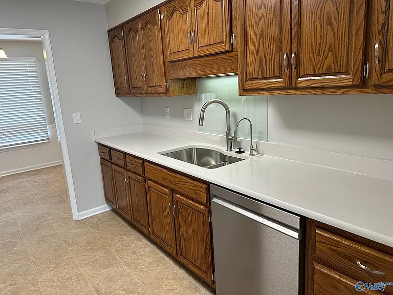 101 Springfield Ln — Photo 7