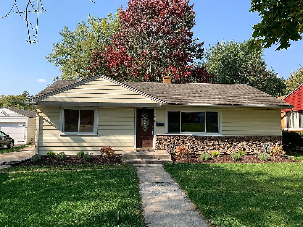 208 Fairview Blvd photo 1