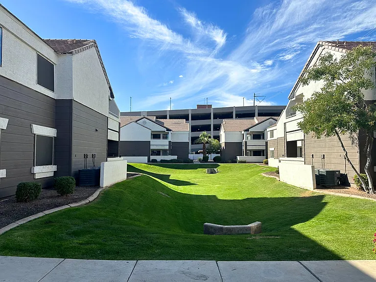 36 E Vaughn Ave — Photo 35
