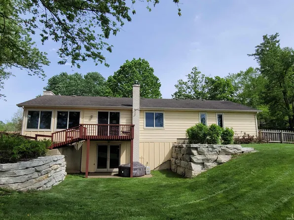 10507 Lagoon Dr, Grabill, IN 46741