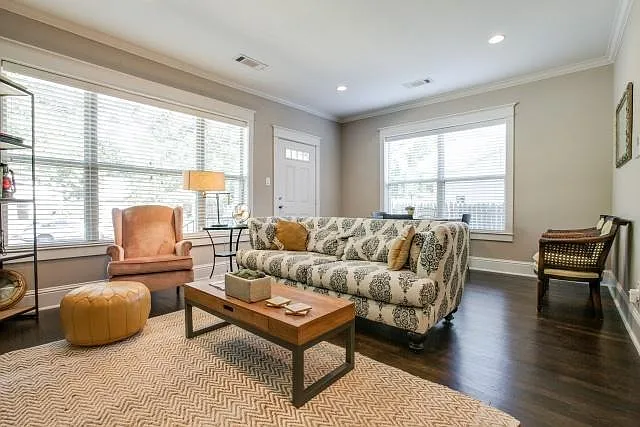 839 Woodlawn Ave — Photo 2