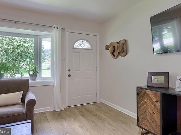 4th image of 422 Chesterfield Dr
