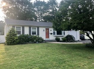 101 Grassy Plain Rd, Riverside, RI 02915